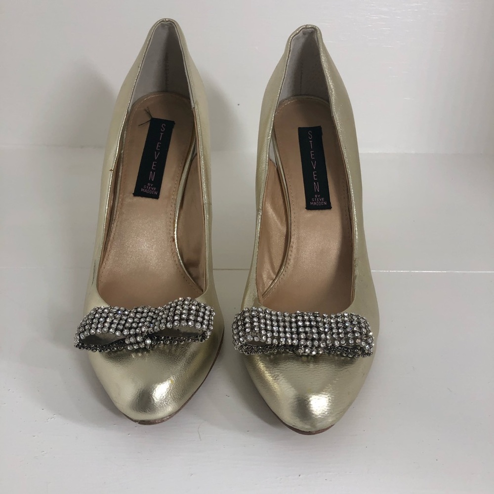 Steven by Steve Madden • Gold Metallic Pumps